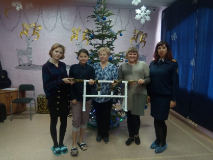 В преддверии Нового года сотрудники следственного отдела по г. Амурску посетили Амурский центр социальной помощи семье и детям